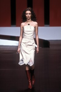 1473694726_Valentino1999WomenRTW122.thumb.jpg.55dc7798f030c76a3e1b1b1bc34957f5.jpg