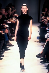 157793515_Cerruti1998WomenRTW39.thumb.jpg.3f1b74aa2660bcadb9ac88cca6fa91a2.jpg
