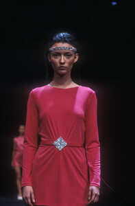 1592677831_PacoRabanne1998WomenRTW18.thumb.jpg.4b8b8b47904ba9967937cc5db749db70.jpg