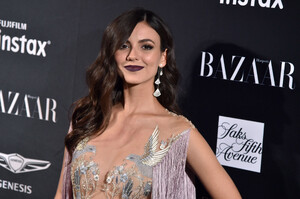 1605025112_VictoriaJustice-HarpersBazaarIconsParty@NYC2018_09_0742.thumb.jpg.f037a4b53362666acdabf602c92dc7e5.jpg