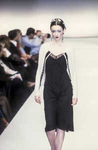 1608927069_Blumarine1998WomenRTW110.thumb.jpg.ed3e78dce925757a24f0140b45691b95.jpg