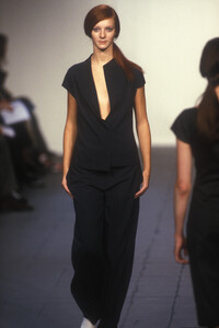 1658088867_NarcisoRodriguez1999WomenRTW7.thumb.jpg.68b5307cf77bdb6c260d45c195676f2b.jpg