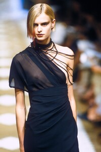 1664614908_EmanuelUngaro1999HauteCouture23.thumb.jpg.572a6d8816bc4c5fa1b827cc5f6c3299.jpg