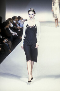 1685591542_Blumarine1998WomenRTW109.thumb.jpg.40223b269c8bb1aac62c58eec3d0b7c6.jpg