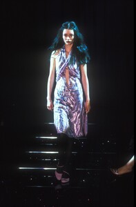 1705757393_Versace1998WomenRTW51.thumb.jpg.17913ff9d10bfd7aef2b64749f5e0229.jpg