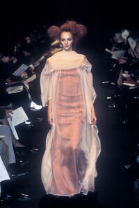 1716493195_JeanPaulGaultier1998HauteCouture105.thumb.jpg.69b3f8bcd152325e87659849b497b9ce.jpg
