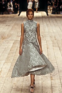 1800486068_AlexanderMcQueen1999WomenRTW2.thumb.jpg.f634edfe7d361061541a40005dd22f1d.jpg