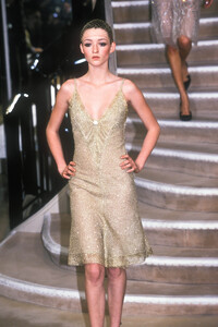 1815006900_Chanel1998HauteCouture45.thumb.jpg.d539f4e0d881536a00bc8204adbf0706.jpg