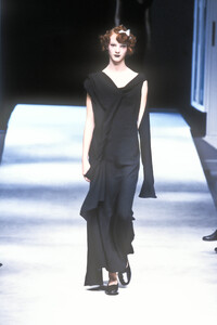 1847928622_YohjiYamamoto1998WomenRTW79.thumb.jpg.4f3d5007485778ba8d0dff74d01f32c2.jpg