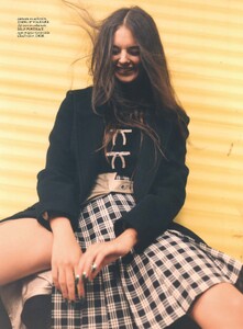 1983494744_2022-11-01VogueParis__118.thumb.jpg.6a9f864eadaeb2f291bdec3df611b087.jpg
