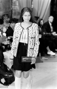 CATWALK CHANEL CRUISE 1994 FW (1).jpg