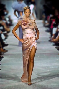 201176823_EmanuelUngaro2000HauteCouture27.thumb.jpg.6202e127e4502a85c5065f6e7026ca12.jpg