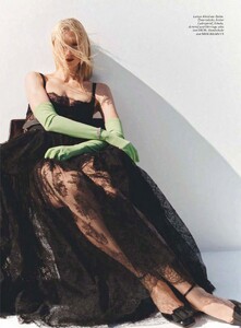 Elizabeth Debicki @ Vogue Germany November 2022_02.jpg