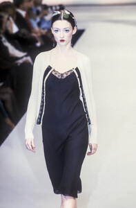 203123448_Blumarine1998WomenRTW111.thumb.jpg.70635f50b208bf5ba13c2e8aeace7d7f.jpg
