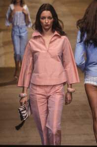 2035415361_Blumarine2000WomenRTW41.thumb.jpg.76e89c9519793985a229dd912550f505.jpg