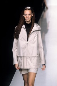 2081320547_MichaelKors1999WomenRTW21.thumb.jpg.76d7e1dcf4aac124f2299c857a50595d.jpg