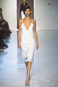 2127314979_YvesSaintLaurent2000WomenRTW31.thumb.jpg.9536f328638365dd9619a5b1727a3d33.jpg