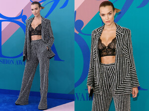 243890535_JosephineSkriver-CFDAFashionAwards@NYC2017_06_052.thumb.jpg.78f8066b6526007c05507897f6b66bbe.jpg