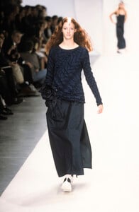 310967529_MaritheFrancoisGirbaud1998WomenRTW8.thumb.jpg.a539f1f1f532a916068c91bb36d9c469.jpg