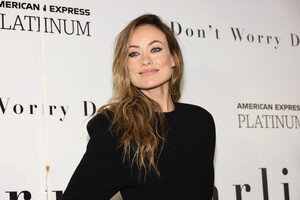 357630306_OliviaWilde-DontWorryDarlingPhotoCall@AMCLincolnSquareTheaterinNYC2022_09_19.thumb.jpg.53c71622770ab0524fb5bdb0ef0c056a.jpg