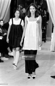 CATWALK CHANEL CRUISE 1994 FW (19).jpg