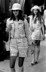 CATWALK CHANEL CRUISE 1994 FW (13).jpg