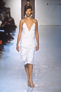 438287563_YvesSaintLaurent2000WomenRTW44.thumb.jpg.86928e4f0fb08dfeae3e75369ec92636.jpg