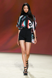 Mika Schneider Hermes Spring 2023 RTW PFW 1.png