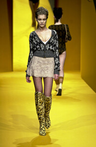 464547428_VivienneWestwood2001WomenRTW55.thumb.jpg.ce08dd39722e956ef0d6031f5c79e0bf.jpg