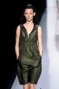 473880755_MichaelKors1999WomenRTW4.thumb.jpg.2aae15f37a377c53d56dc4d9a0dad980.jpg