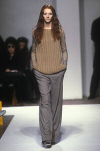 634395325_NarcisoRodriguez1998WomenRTW22.thumb.jpg.40df2640b99e6f2048119a2f155caa69.jpg
