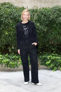 672029500_GiorgioArmaniFashionShowinMilanSeptember2022(3).thumb.jpg.6e1f9e8bab6cb05e229faff5972abac1.jpg