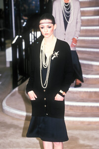 701294623_Chanel1998HauteCouture82.thumb.jpg.7bcc2892be8190eeb86b0186f07e078f.jpg