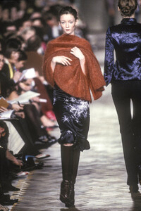 70681504_Chloe1999WomenRTW13(1).thumb.jpg.d524db52a9066747afb91aab7d49e0a3.jpg