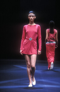 74992550_PacoRabanne1998WomenRTW17.thumb.jpg.881daba9419eed1b6d40b175631b6207.jpg