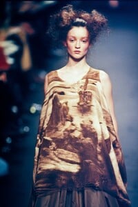 750264143_JeanPaulGaultier1998HauteCouture51.thumb.jpg.ec840a75fcd9a23d6f4a2173cc1dc04e.jpg