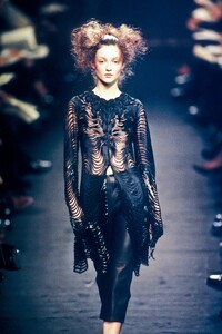 779139104_JeanPaulGaultier1998HauteCouture75.thumb.jpg.449996d3b839735418b5535c1f2c8334.jpg