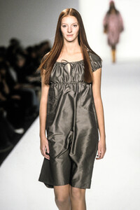 833475939_AnnaSui1999WomenRTW75.thumb.jpg.221aa166e2ad80818c8f73dfbda4e74e.jpg