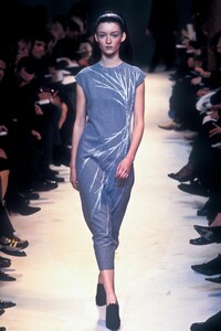 8365523_Cerruti1998WomenRTW42.thumb.jpg.2bf9adcaaac2d251a08dd5cd5908e074.jpg
