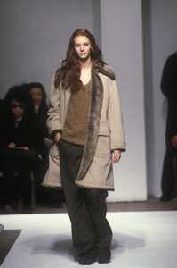 845755663_NarcisoRodriguez1998WomenRTW35.thumb.jpg.d3204573df747c57953fd6cc58fc7bca.jpg