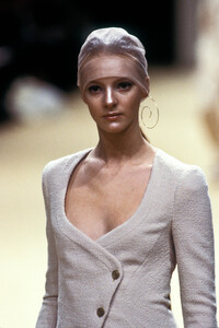 875242672_Chanel1999HauteCouture113.thumb.jpg.d53236f8c397d4a49fe36c0d86c1a4af.jpg