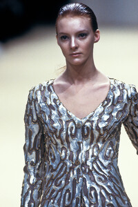 890055014_Chanel1999HauteCouture68.thumb.jpg.a89b9e37be25ecfe1bf0f50dcc79915d.jpg