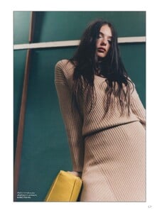 907017854_2022-11-01VogueParis__119.thumb.jpg.a428171dac69ce7079b15c8ec2f60470.jpg