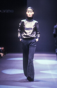 915913081_PacoRabanne1998WomenRTW63.thumb.jpg.e86cb0eafc42eb8e666b9c9f443e5b8f.jpg