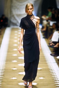 922124687_EmanuelUngaro1999HauteCouture21.thumb.jpg.245aa4a9c86ee86f3d8c5aa6b0b5b6b5.jpg