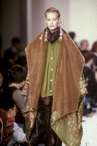 923773609_RomeoGigli1989WomenRTW84.thumb.jpg.0ed25f652d5b230cd0195bc4e0dcfe0f.jpg