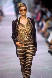 939603364_EmanuelUngaro2000HauteCouture8.thumb.jpg.0f34f3314d9477aa120fb3fee91e57a6.jpg