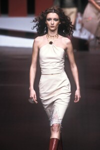 961836218_Valentino1999WomenRTW38.thumb.jpg.ff5442adc501da45098da3ebb7c4438b.jpg