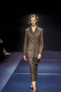 Alberta-Ferretti-FW-98-1.thumb.jpg.0644652736e0aec4a0fce5e87a08e379.jpg