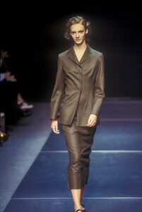 Alberta-Ferretti-FW-98-7.thumb.jpg.70b5cc35ded25c47ca5b95c352e0545c.jpg